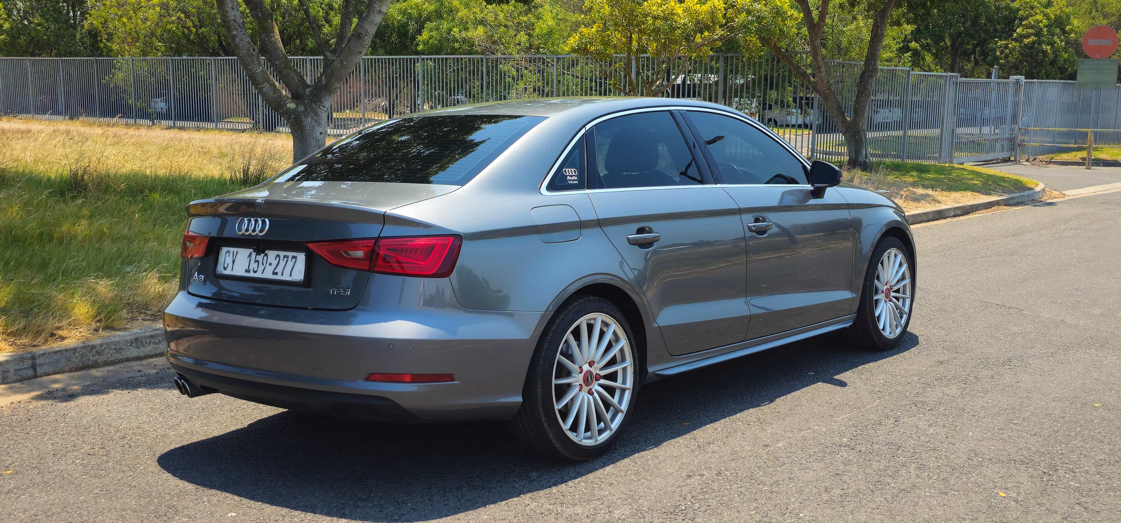 2015 Audi A3 1.8T FSI SE Stronic Sedan thumbnail 5