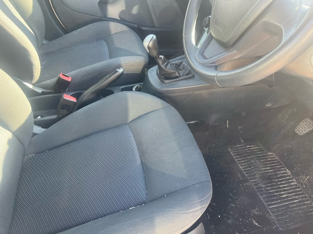 2012 Ford Fiesta Sedan 1.6TDCi Ambiente thumbnail 10