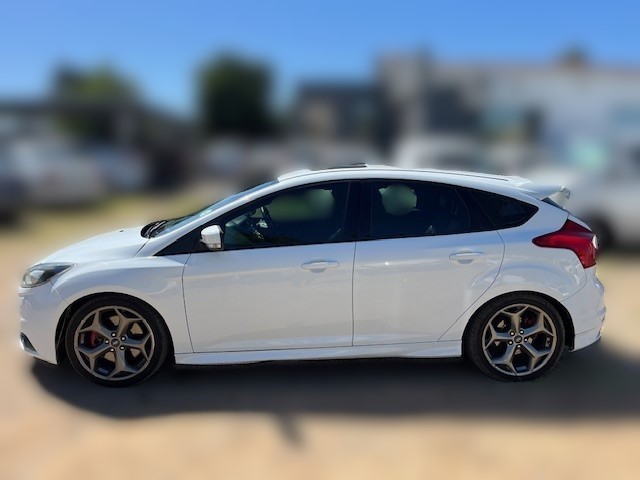 2015 Ford Focus ST3 thumbnail 2