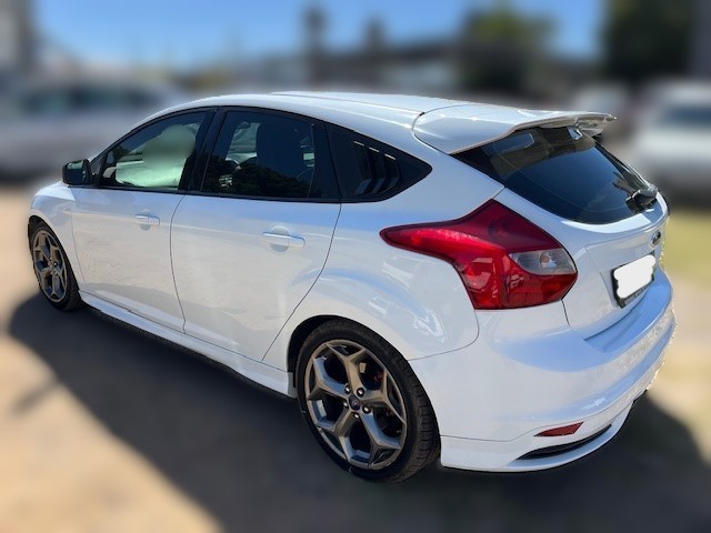2015 Ford Focus ST3 thumbnail 3