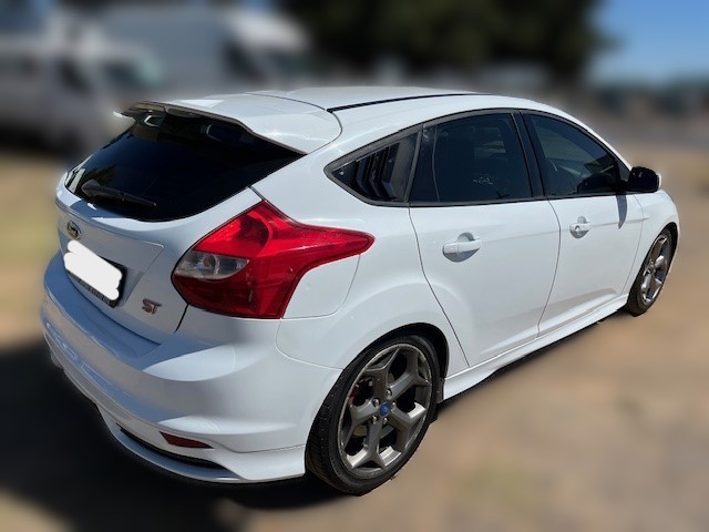 2015 Ford Focus ST3 thumbnail 5