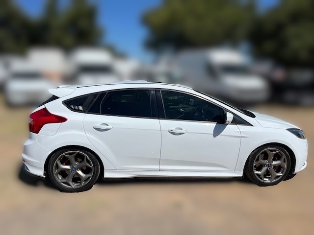 2015 Ford Focus ST3 thumbnail 6