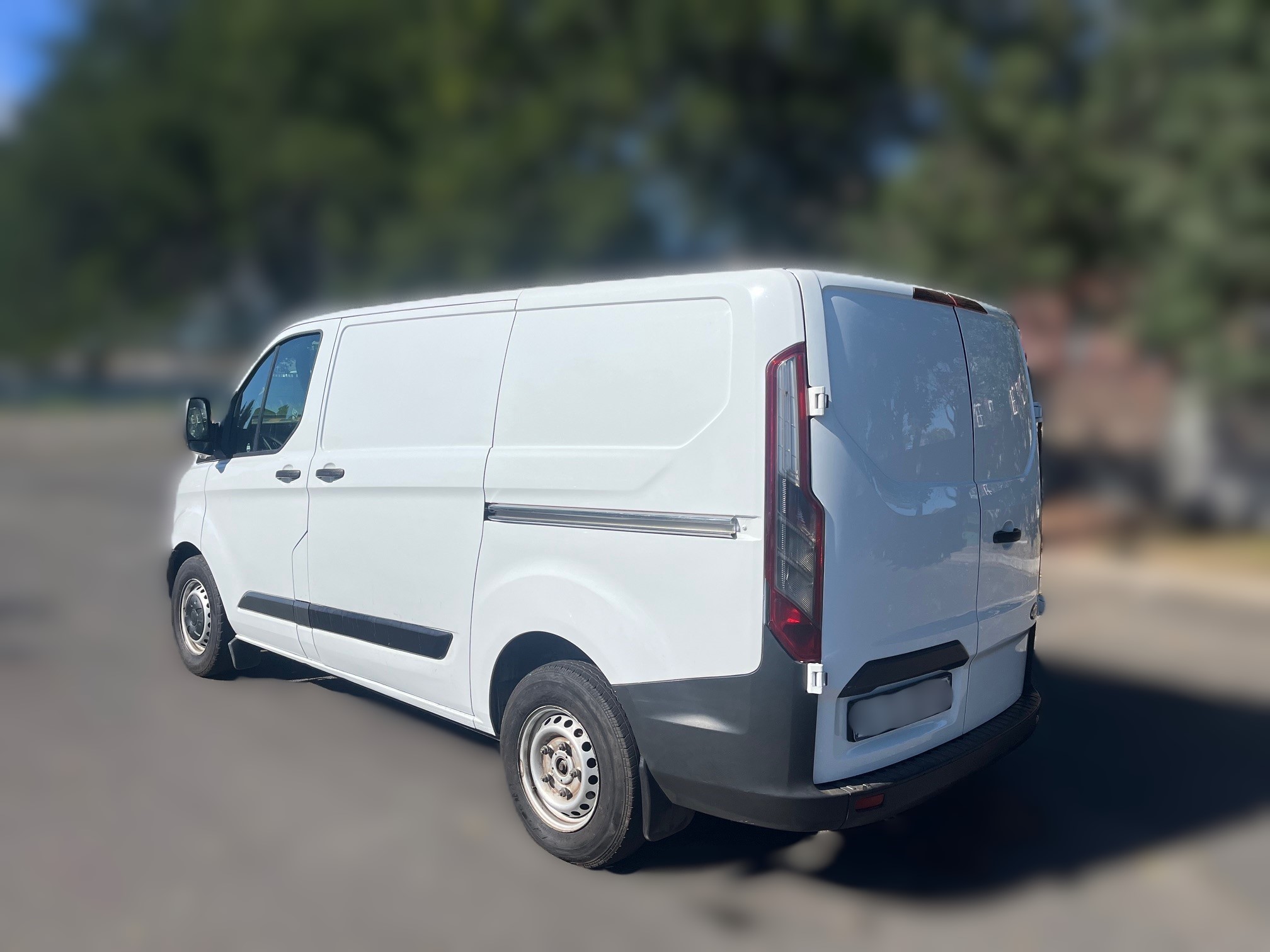 2015 Ford Transit Custom 2.2TDCi SWB Ambiente thumbnail 3