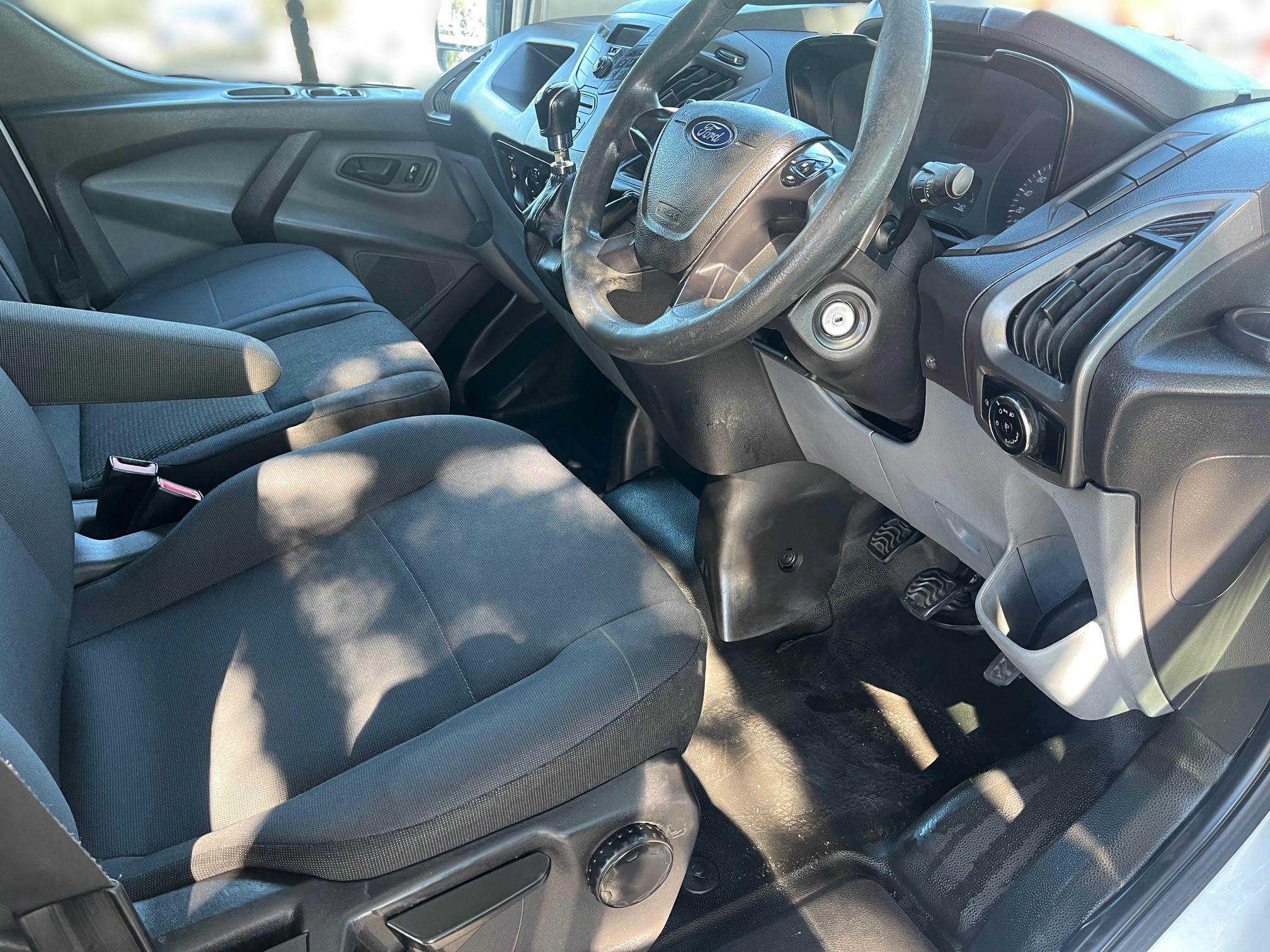 2015 Ford Transit Custom 2.2TDCi SWB Ambiente thumbnail 6