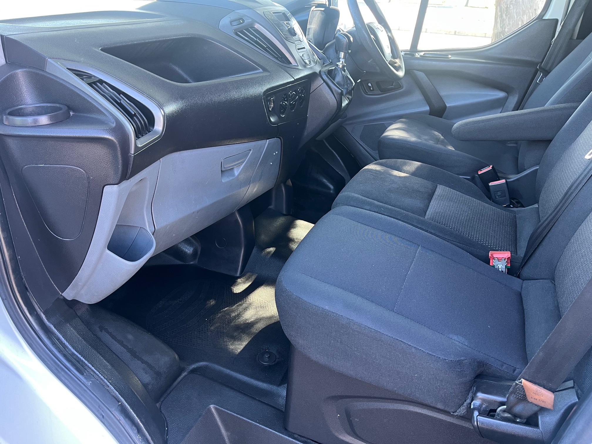 2015 Ford Transit Custom 2.2TDCi SWB Ambiente thumbnail 8