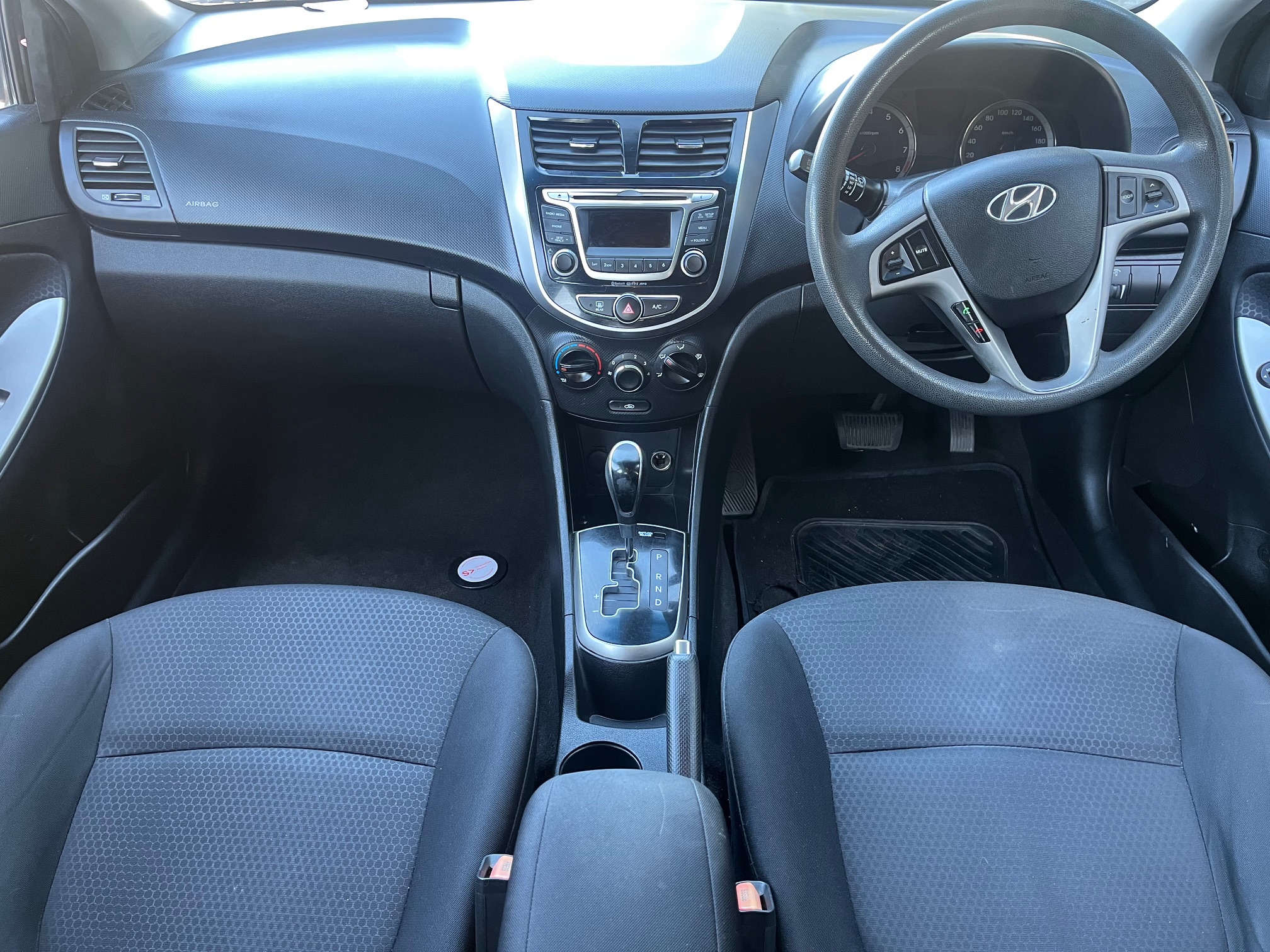 2016 Hyundai Accent 1.6i Fluid auto thumbnail 9
