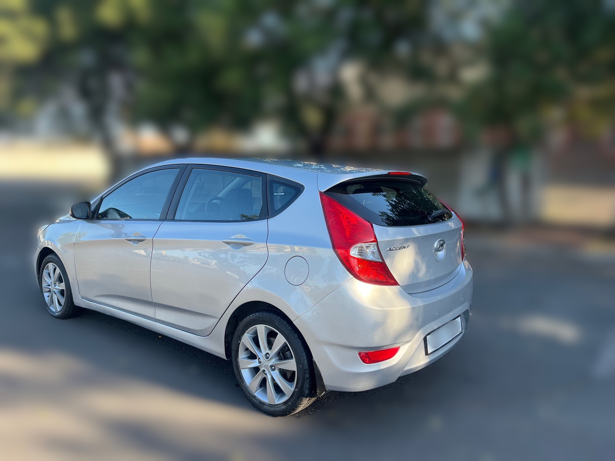 2016 Hyundai Accent 1.6i Fluid auto thumbnail 3