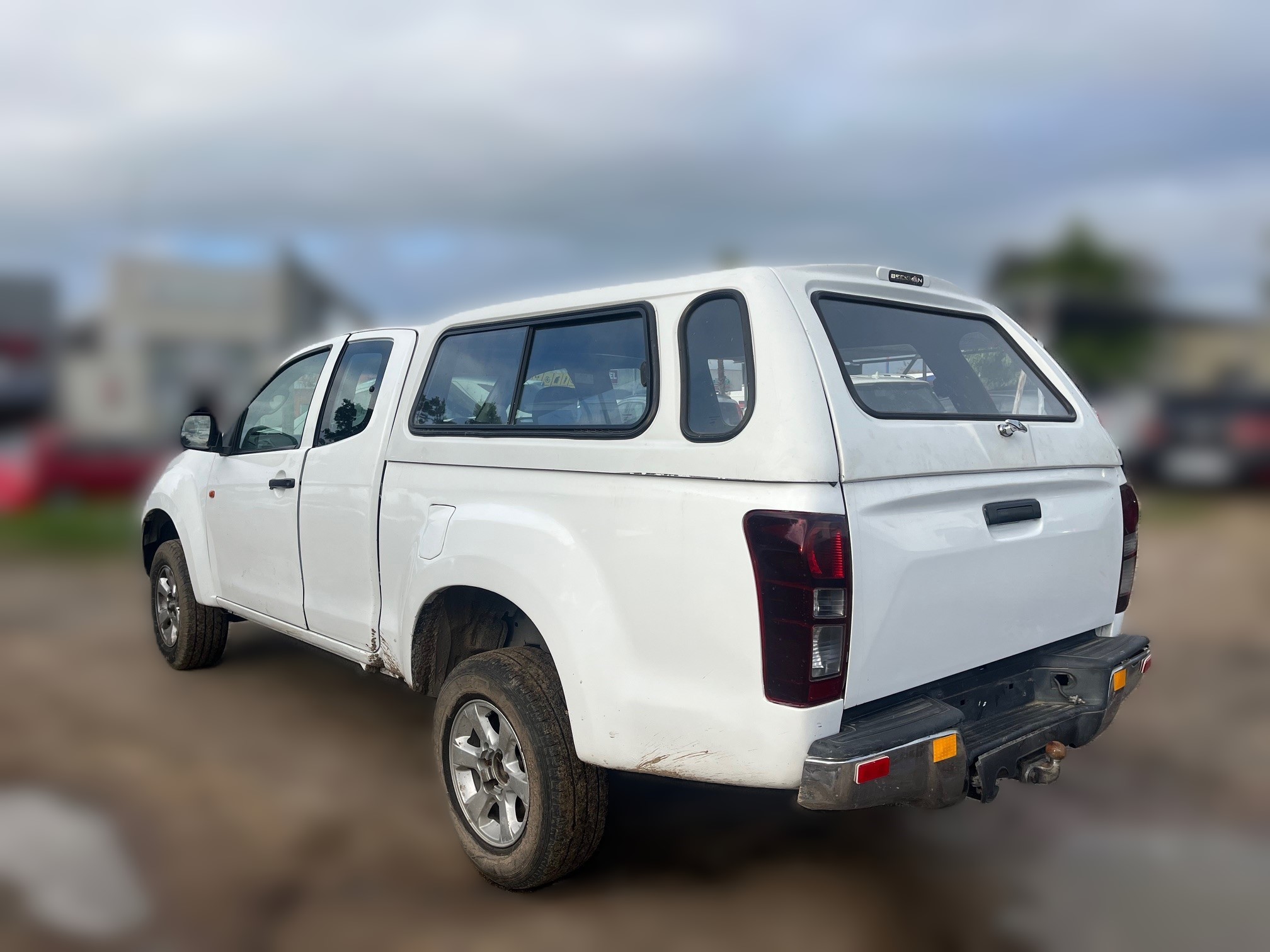 2019 Isuzu 250D-TEQ Extended Cab thumbnail 3