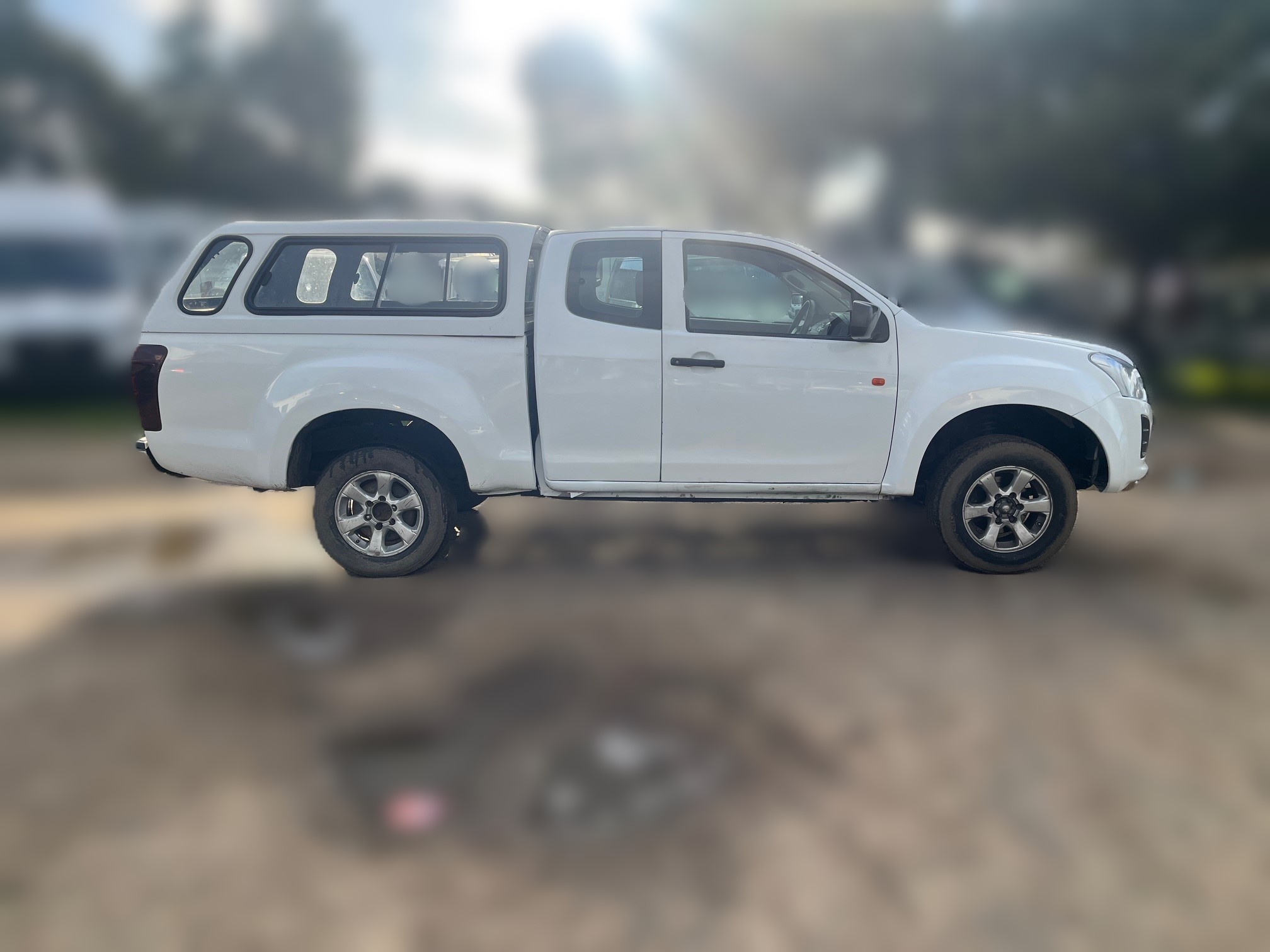 2019 Isuzu 250D-TEQ Extended Cab thumbnail 6