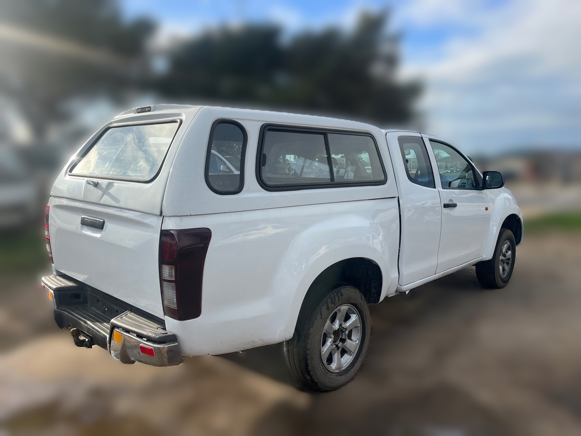 2019 Isuzu 250D-TEQ Extended Cab thumbnail 5