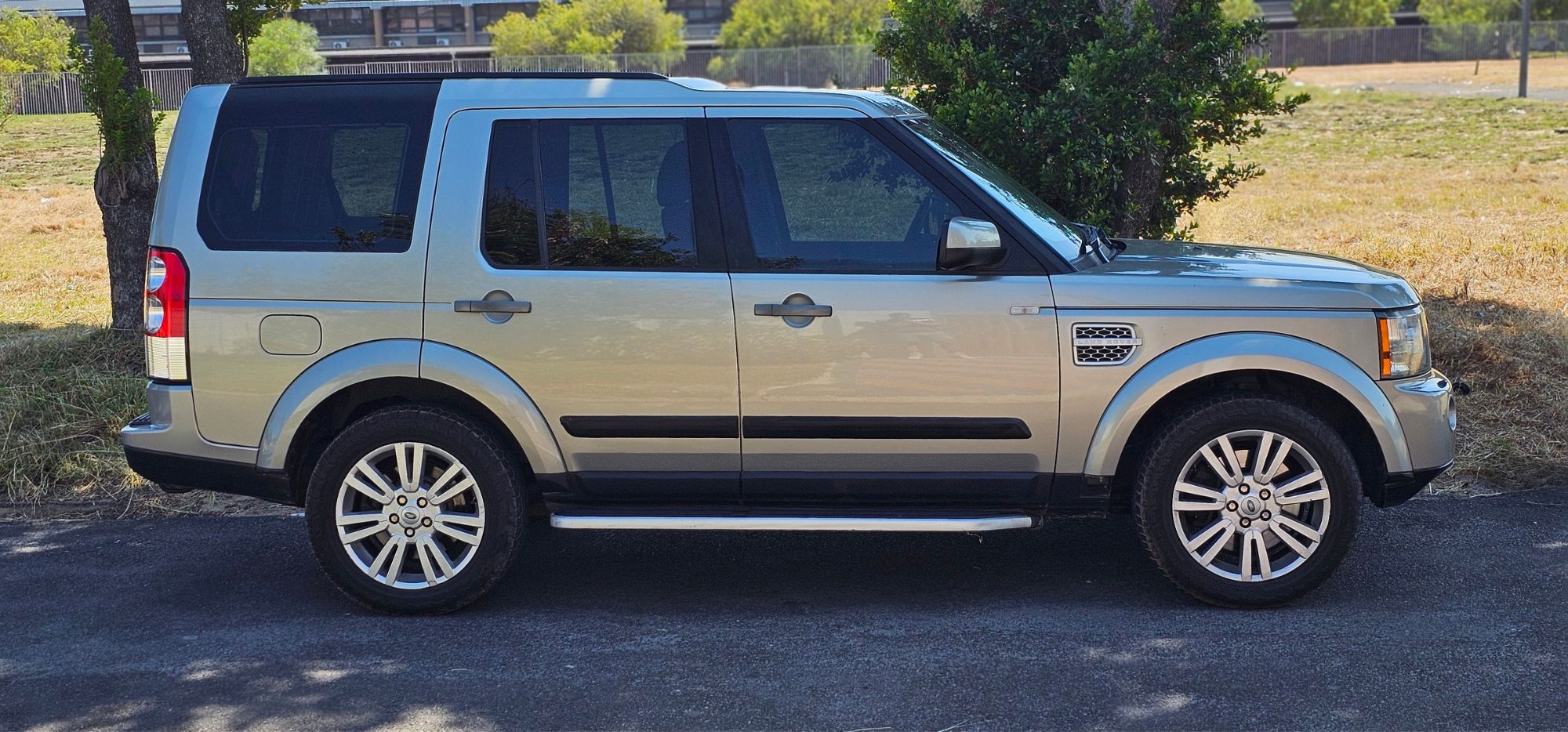 2012 Land Rover Discovery 4 SDV6 SE thumbnail 4