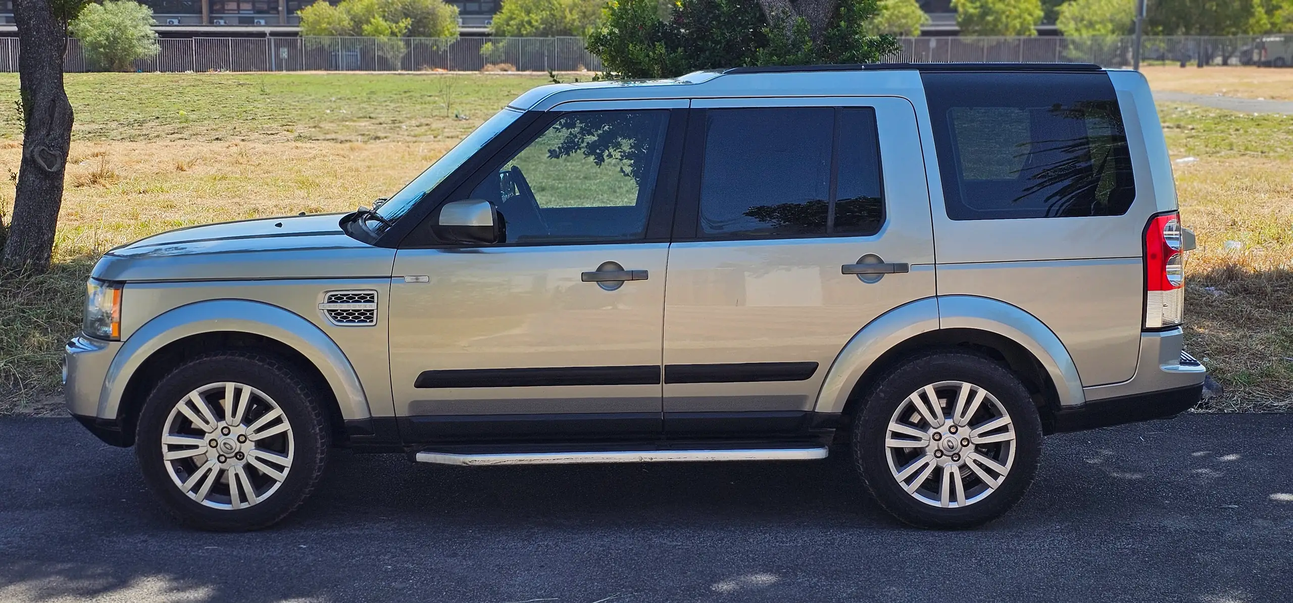 2012 Land Rover Discovery 4 SDV6 SE thumbnail 8