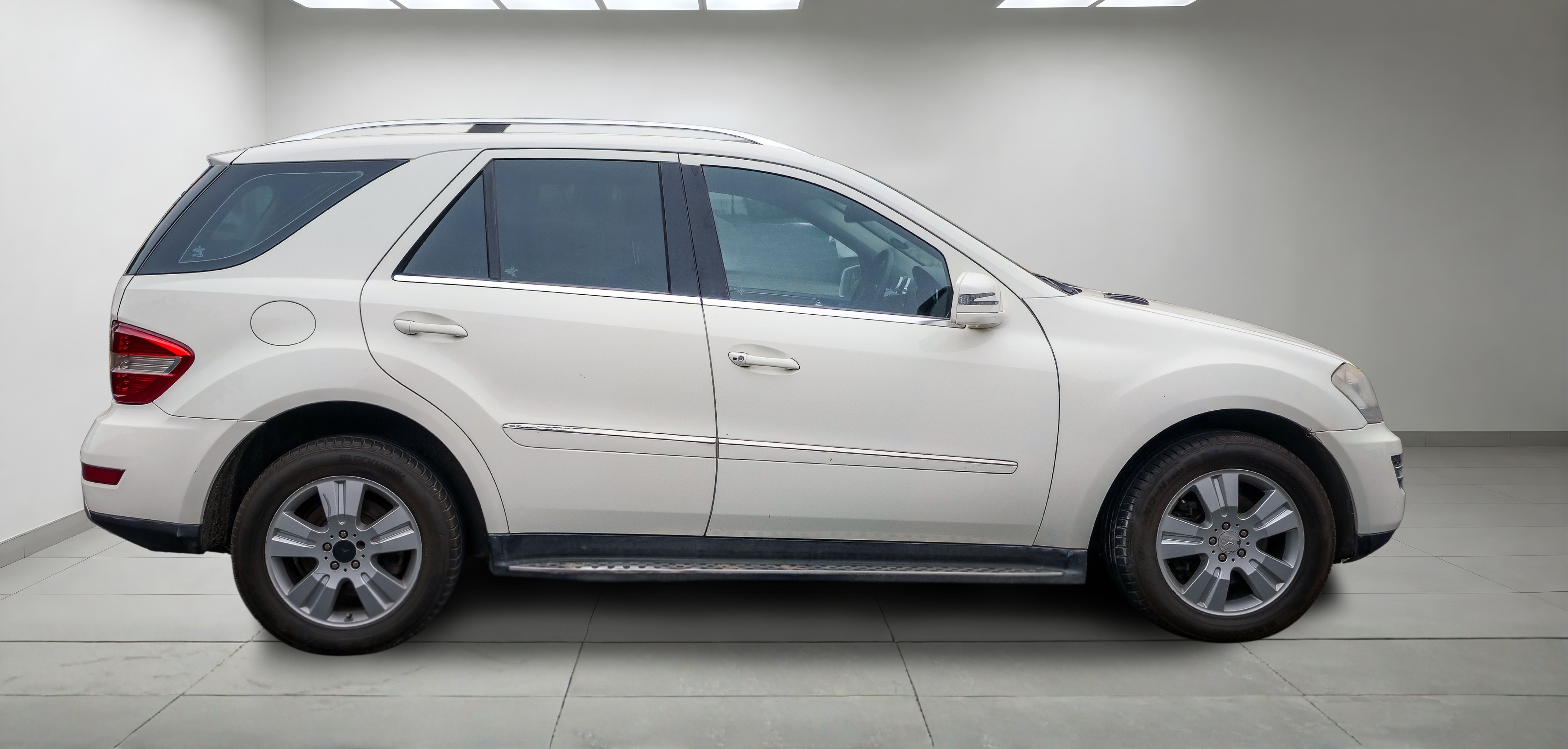 2011 Mercedes ML350 thumbnail 4