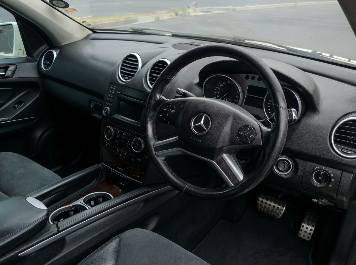 2011 Mercedes ML350 thumbnail 9