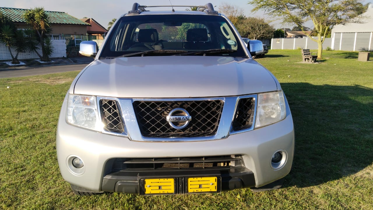 2011 Nissan  Navara 2.5 DCi 4X4 Double Cab thumbnail 3
