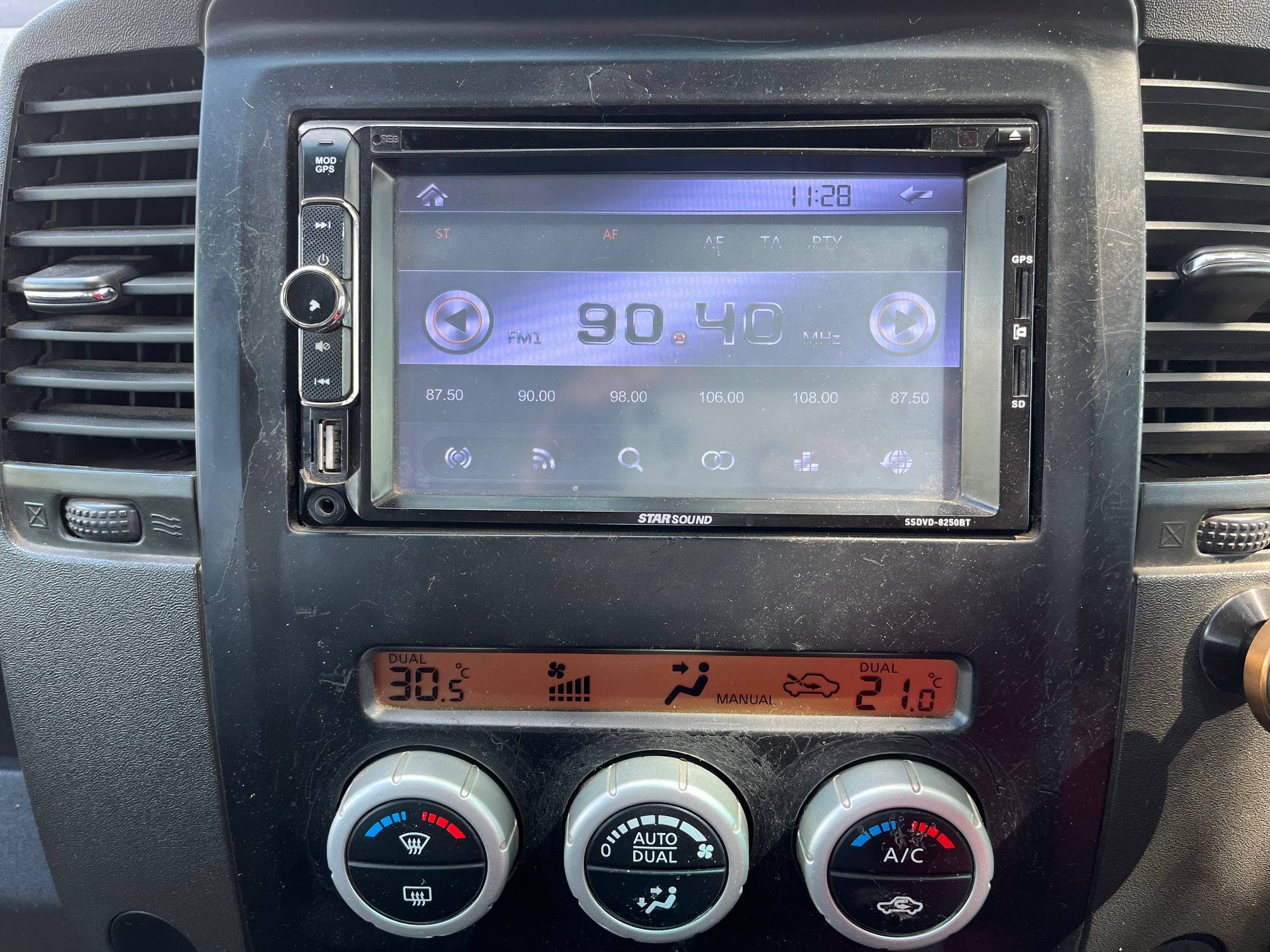 2012 Nissan Navara 4x4 dCi thumbnail 11