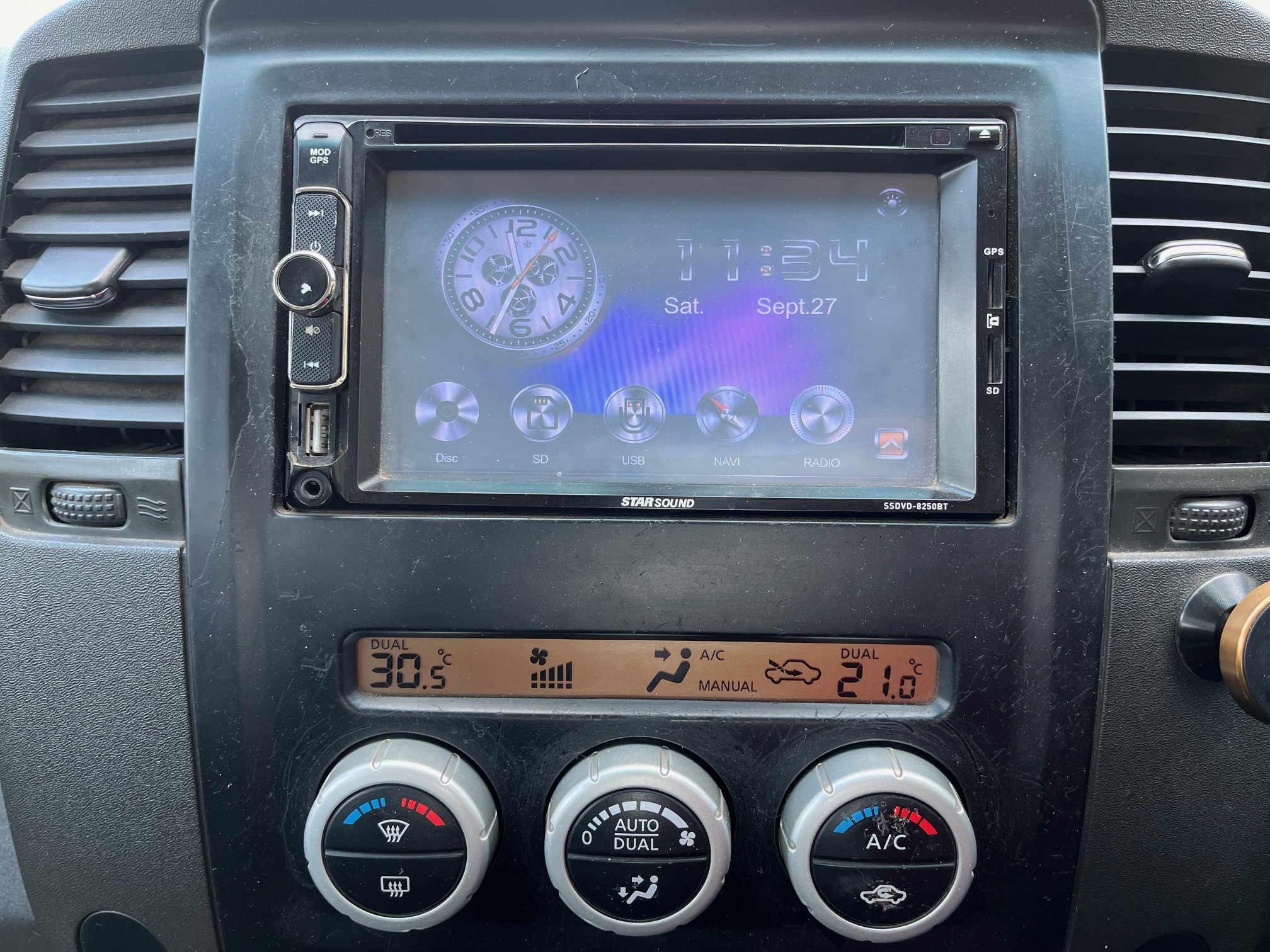 2012 Nissan Navara 4x4 dCi thumbnail 12