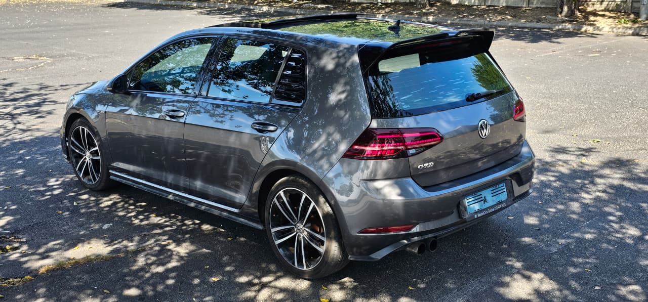 2017 Volkswagen  Golf GTD  thumbnail 3