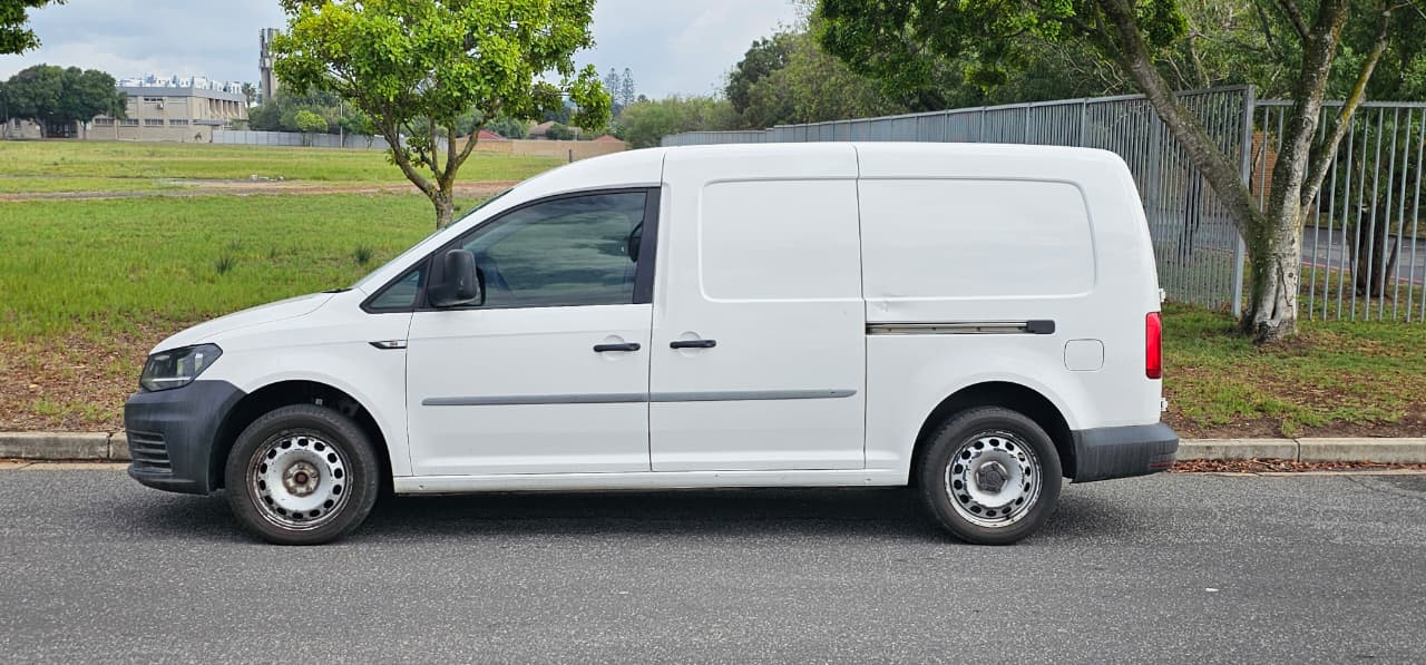2017 Volkswagen Caddy Maxi Panel Van 2.0 TDI thumbnail 4