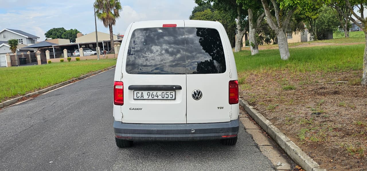 2017 Volkswagen Caddy Maxi Panel Van 2.0 TDI thumbnail 6