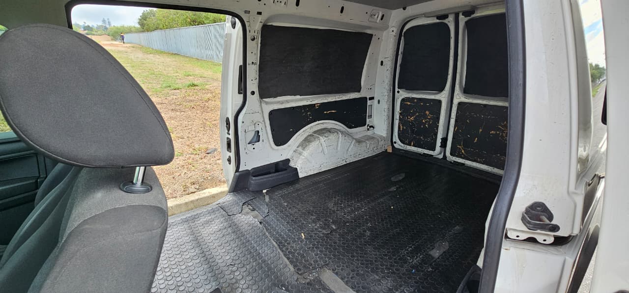 2017 Volkswagen Caddy Maxi Panel Van 2.0 TDI thumbnail 8