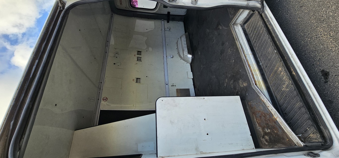 2015 Volkswagen Crafter LT35 2.0 TDI High Roof thumbnail 9