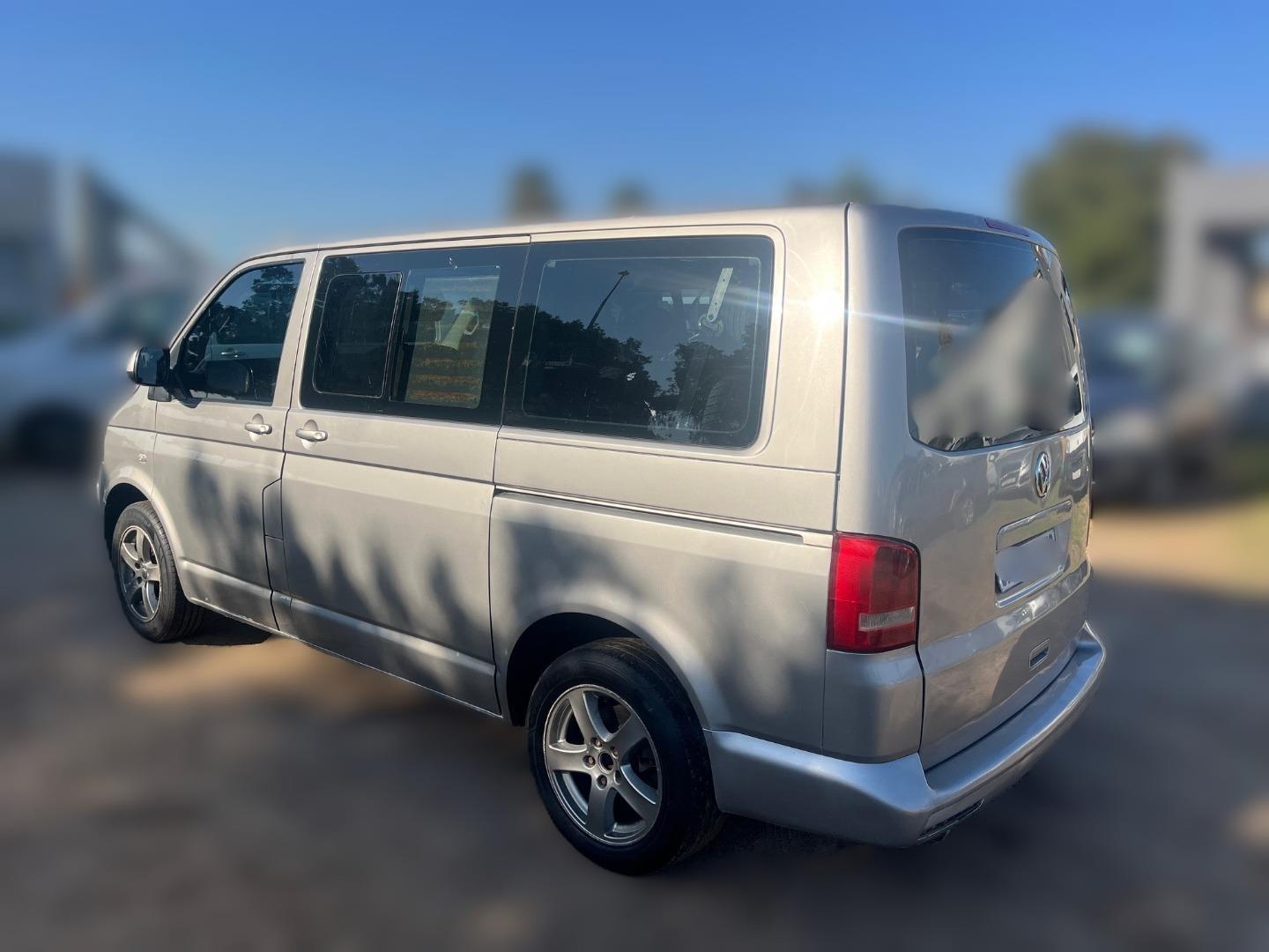 2010 Volkswagen Kombi 2.0 TDI thumbnail 3