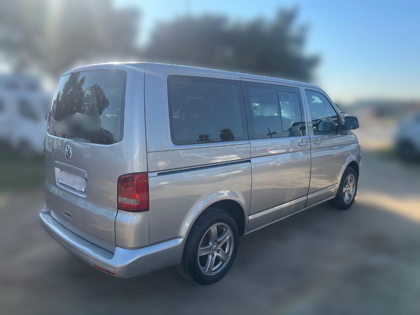 2010 Volkswagen Kombi 2.0 TDI thumbnail 5