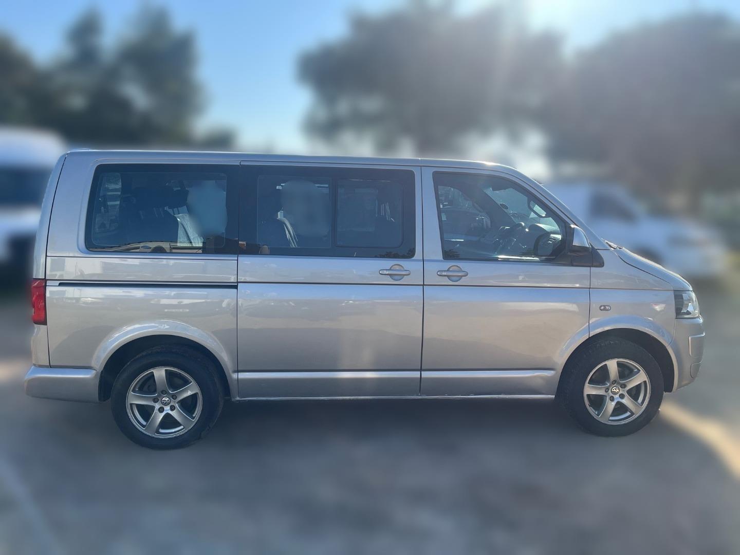 2010 Volkswagen Kombi 2.0 TDI thumbnail 6