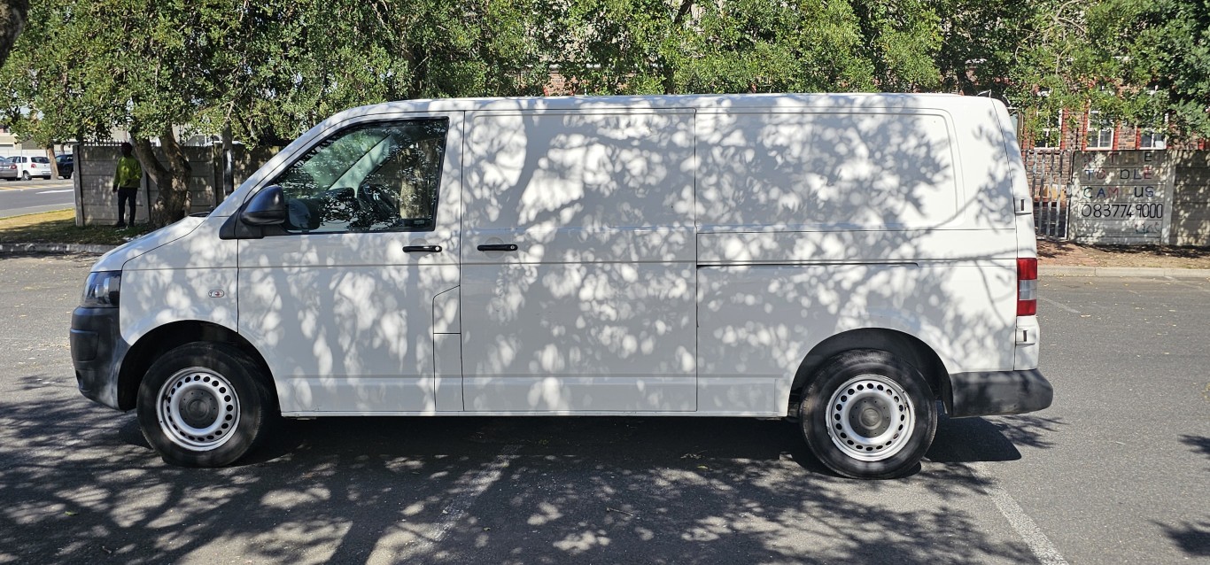 2014 Volkswagen Transporter T5 2.0 TDI Panel Van thumbnail 3