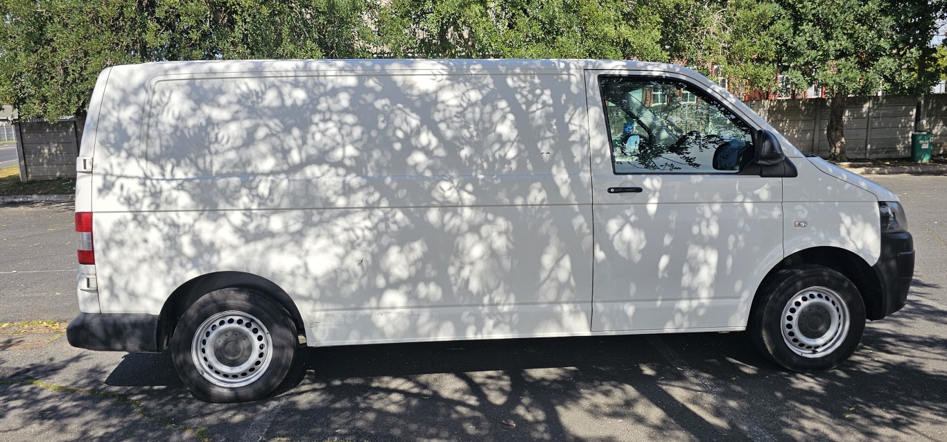 2014 Volkswagen Transporter T5 2.0 TDI Panel Van thumbnail 7