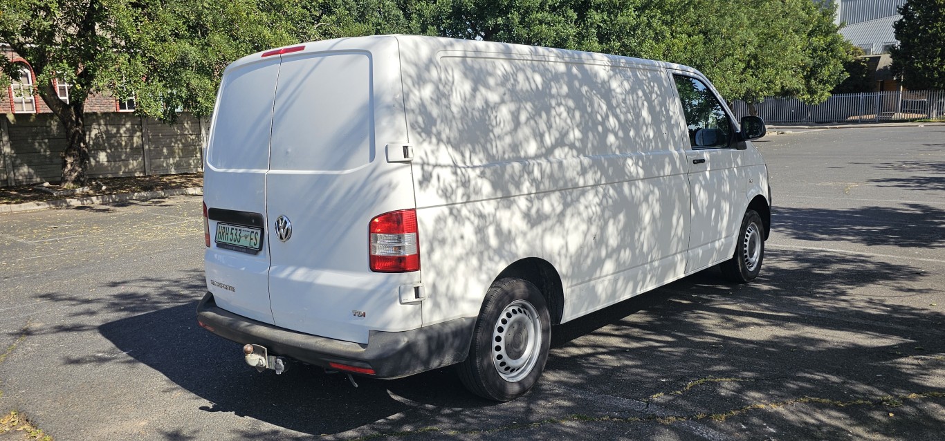 2014 Volkswagen Transporter T5 2.0 TDI Panel Van thumbnail 8