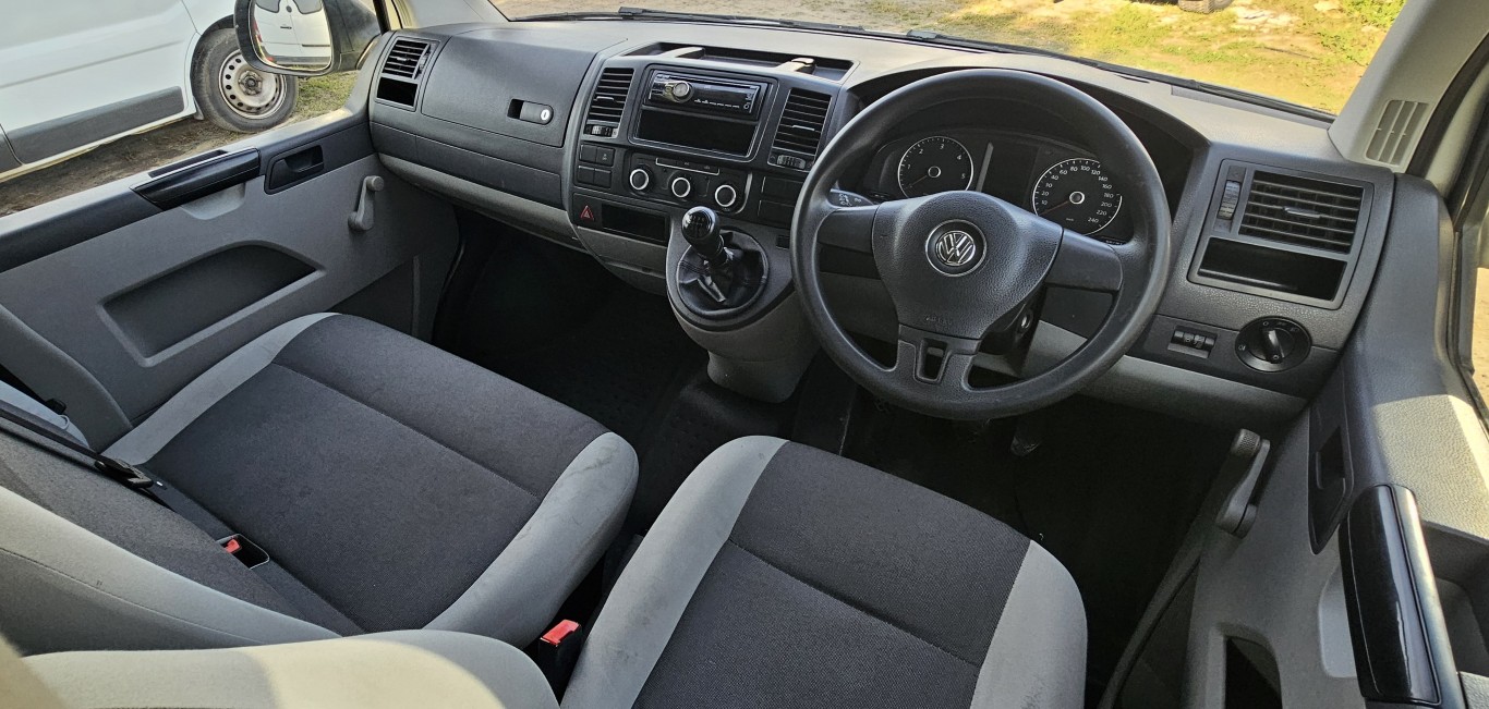 2014 Volkswagen Transporter T5 2.0 TDI Panel Van thumbnail 9