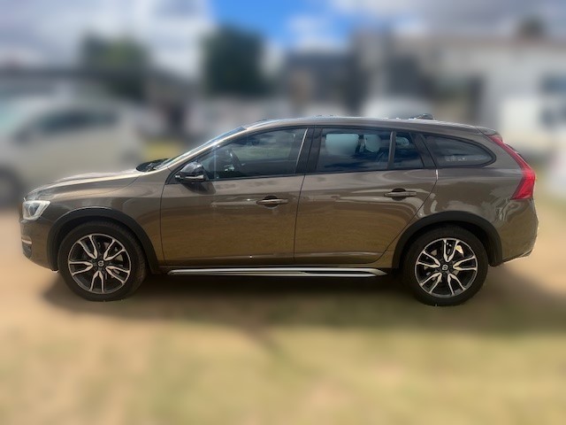 2017 Volvo V60 Cross Country D4 Momentum Auto thumbnail 2