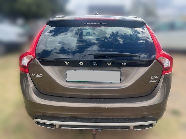 2017 Volvo V60 Cross Country D4 Momentum Auto thumbnail 4