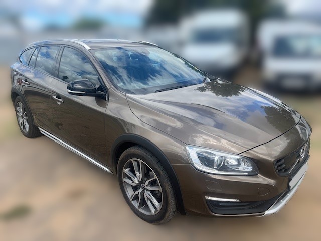 2017 Volvo V60 Cross Country D4 Momentum Auto thumbnail 7