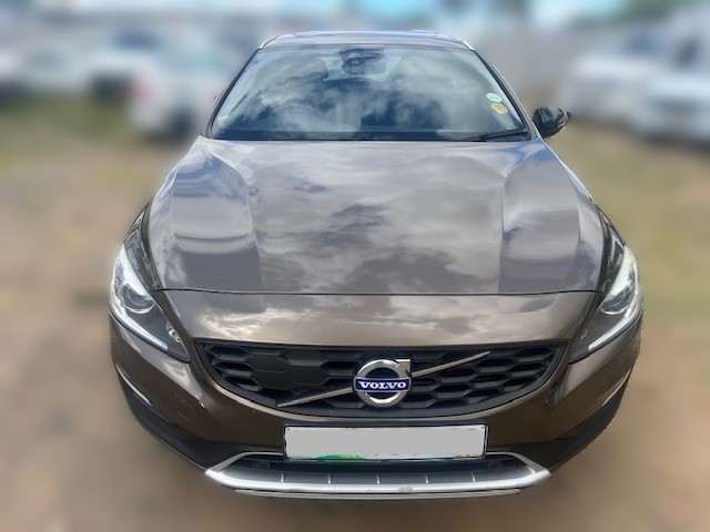 2017 Volvo V60 Cross Country D4 Momentum Auto thumbnail 15